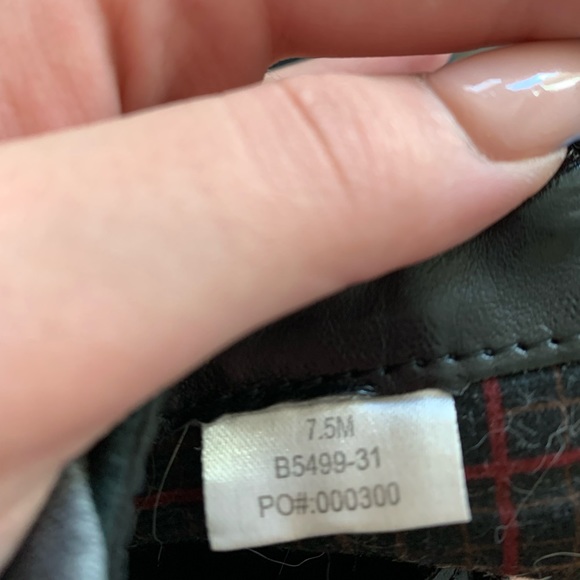 Browns Artica made suede (waterproof) ankle booties w/heel (OG$~175) size 7.5 - Picture 5 of 6